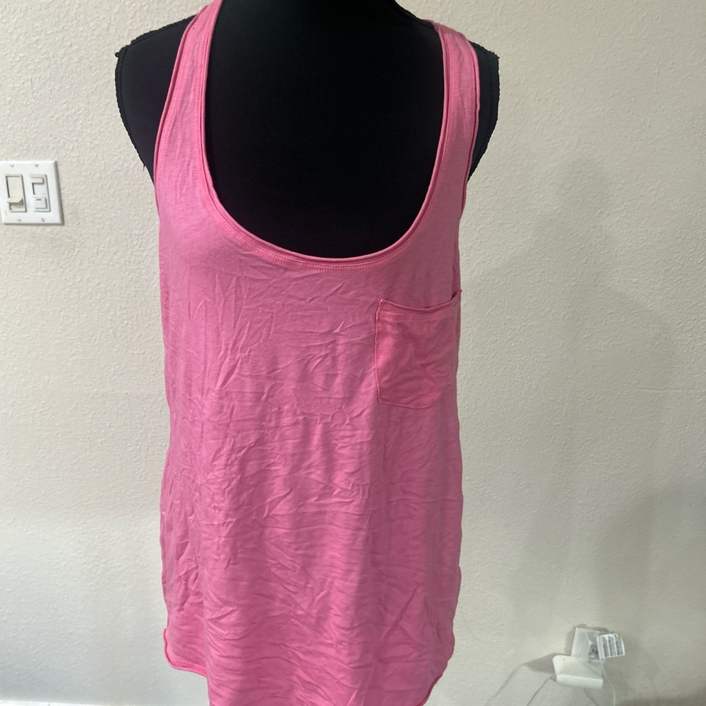 bebe Scoop Neck Tank Top in Vibrant Pink